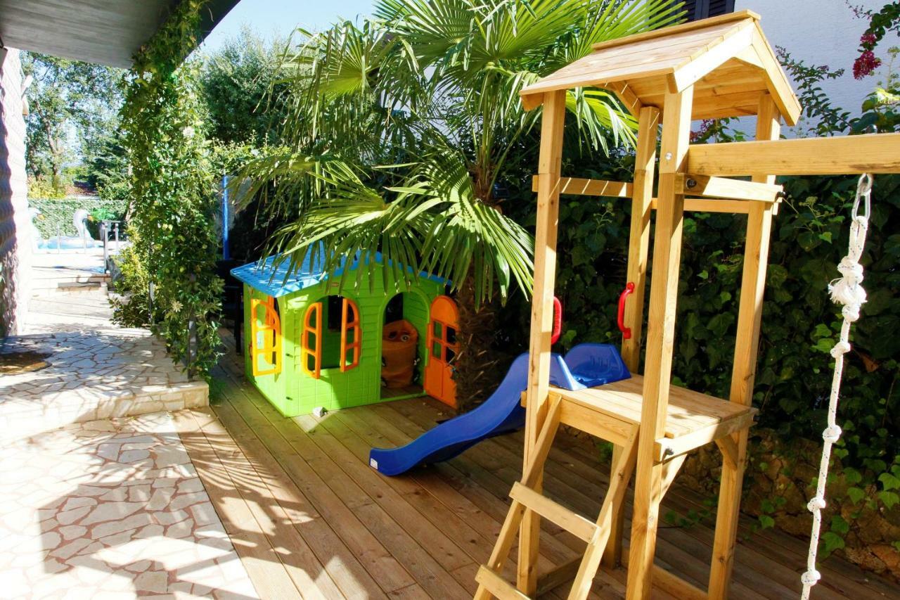Villa Summer Dream With Heated Pool, Sauna And Jacuzzi Malinska Exterior foto