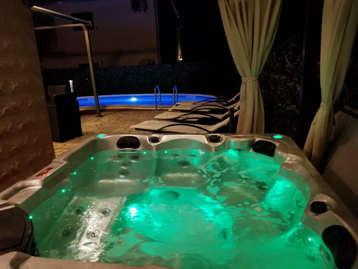 Villa Summer Dream With Heated Pool, Sauna And Jacuzzi Malinska Exterior foto